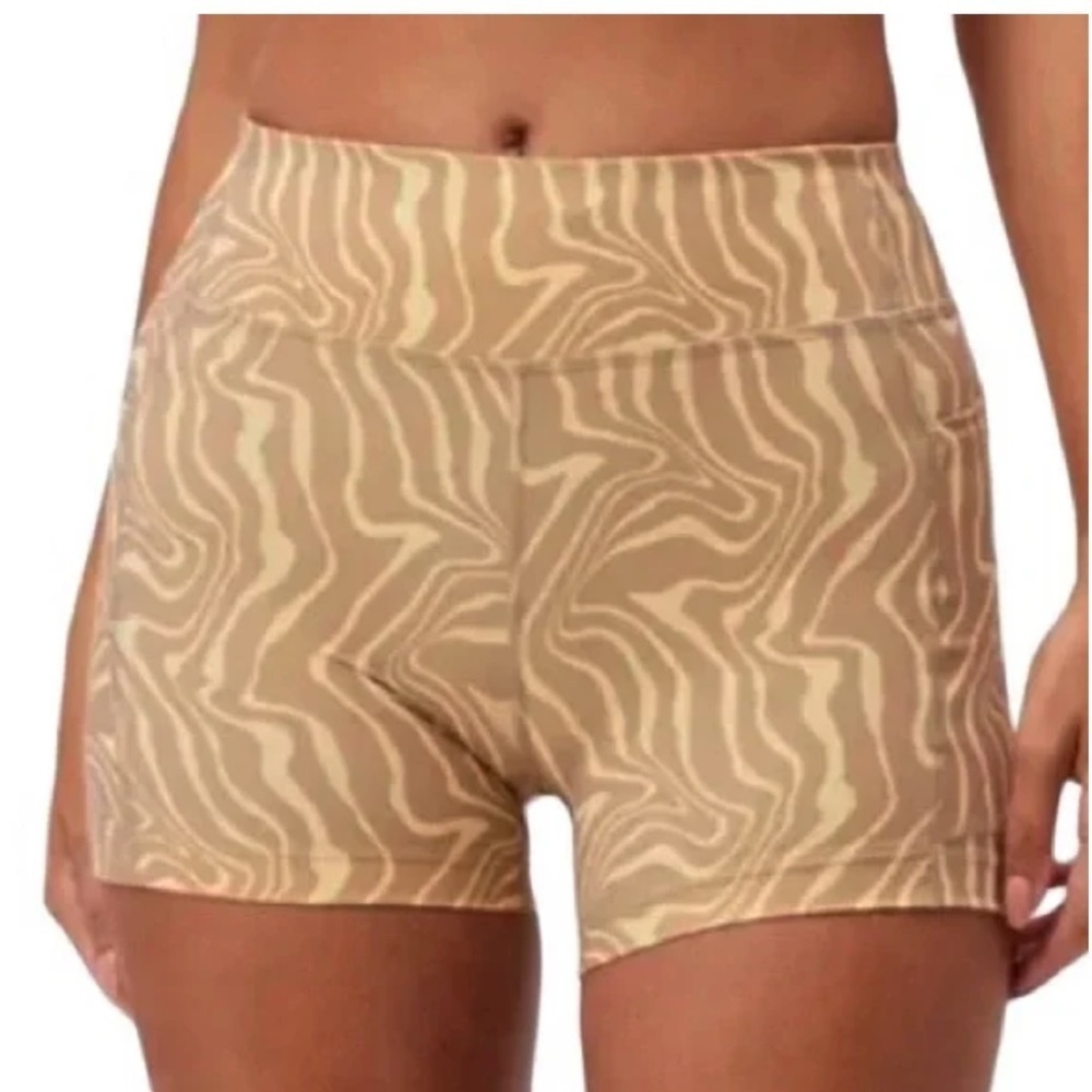 NWT Outdoor Voices Pampas Swirl superform 3.5" short